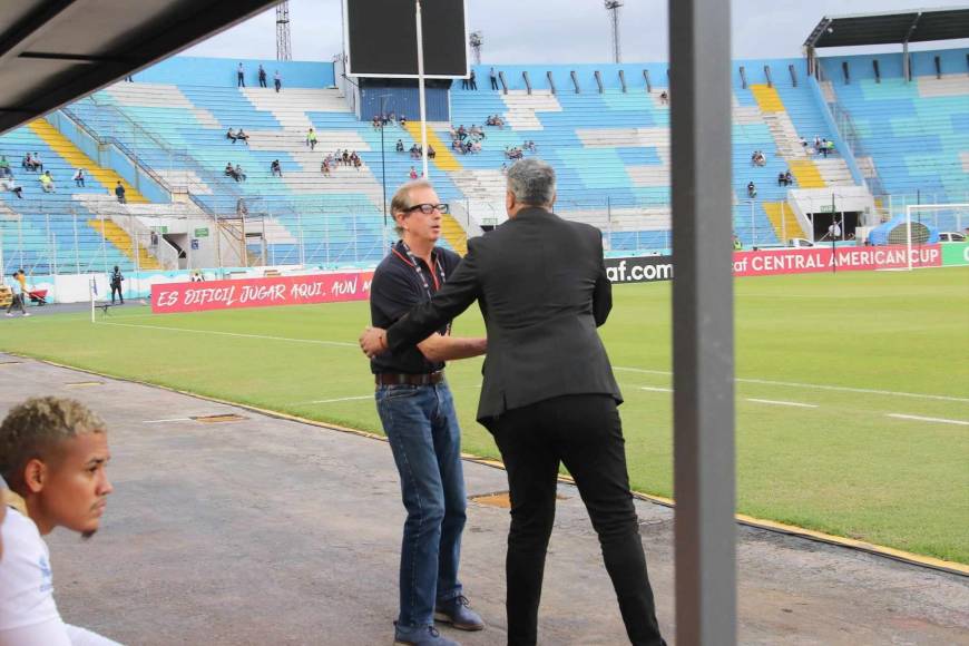 Auzmendi manda beso a su novia en las gradas y la fiesta de Motagua en el Nacional