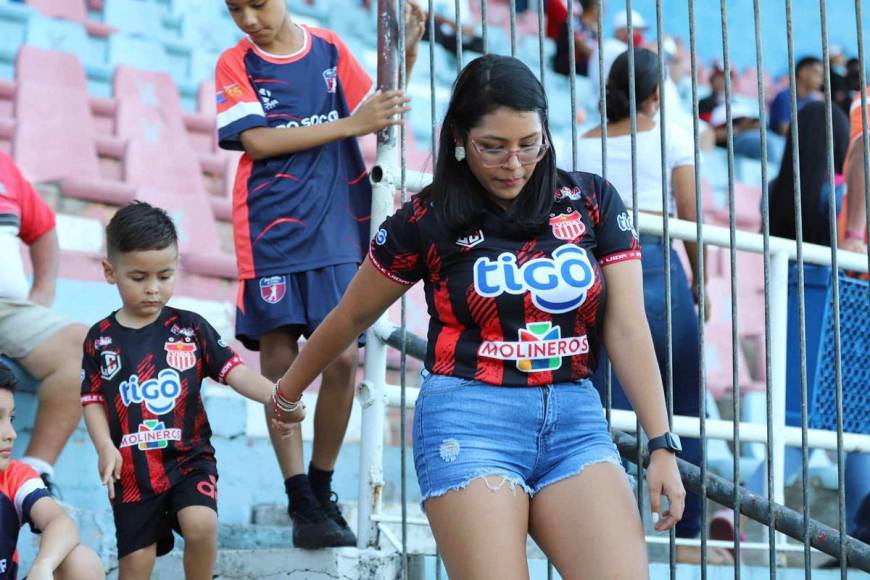 Afición y alegría, el ambiente en el duelo Olimpia vs. Vida