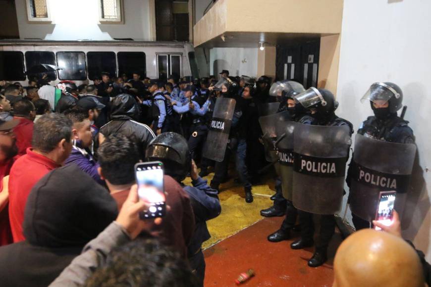 Las 20 fotos que dejó la jornada violenta en el Congreso de Honduras