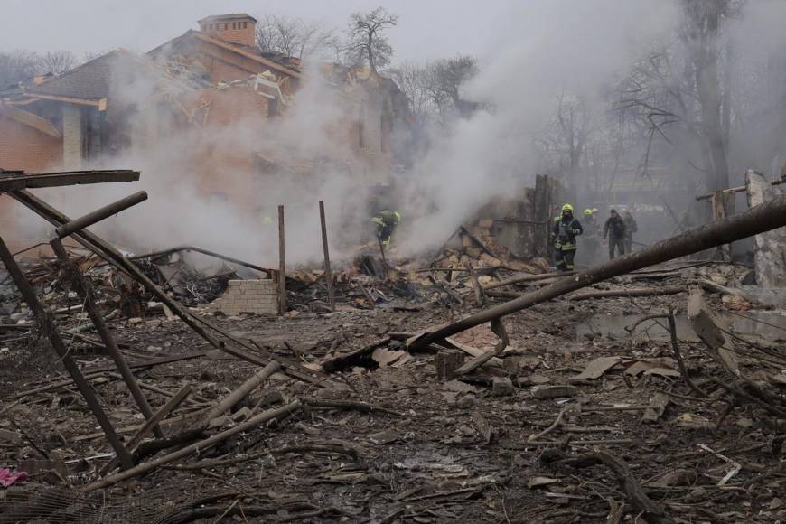 Bombardeo ruso en Odesa deja unos 16 muertos y crisis sigue en Ucrania