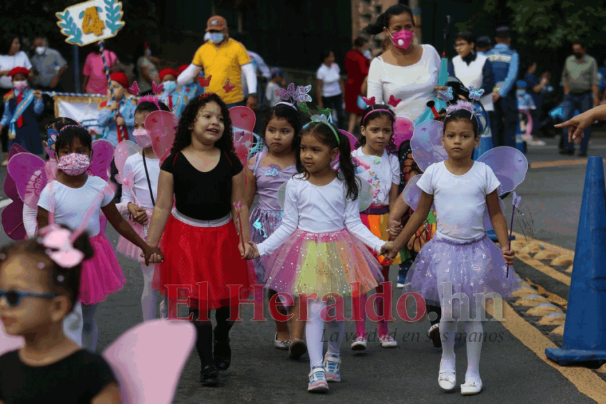 FOTOS: Fervor cívico y actos culturales de escolares en calles capitalinas