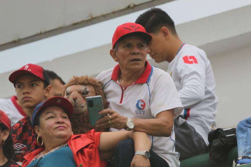 Fiesta merengue, risas y reconocimiento de cancha: el ambiente previo a la semifinal Olimpia vs Marathón en Comayagua