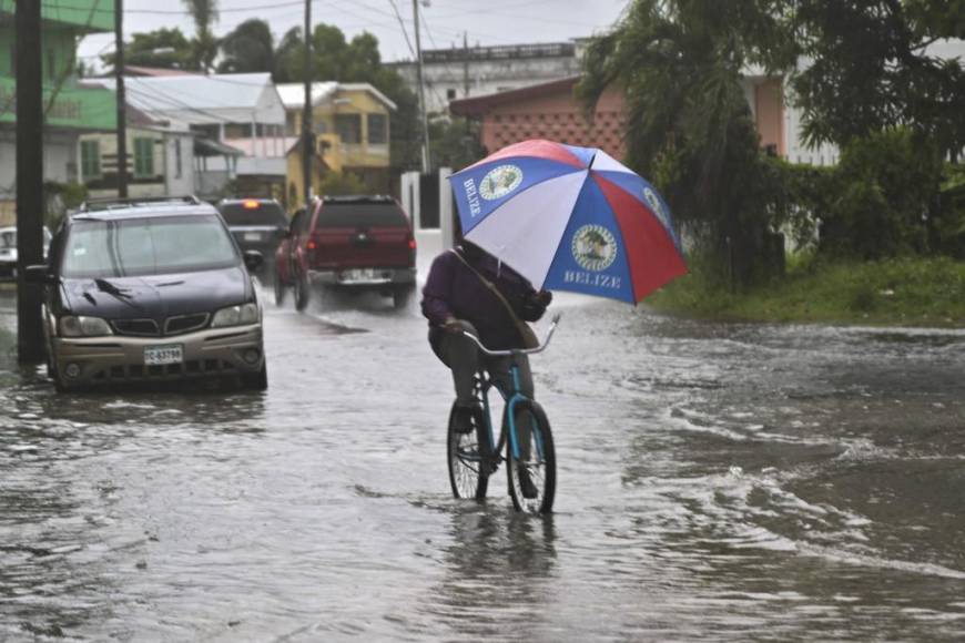 Inundaciones, casas sin techos y sin energía eléctrica dejó Lisa a su paso por Belice