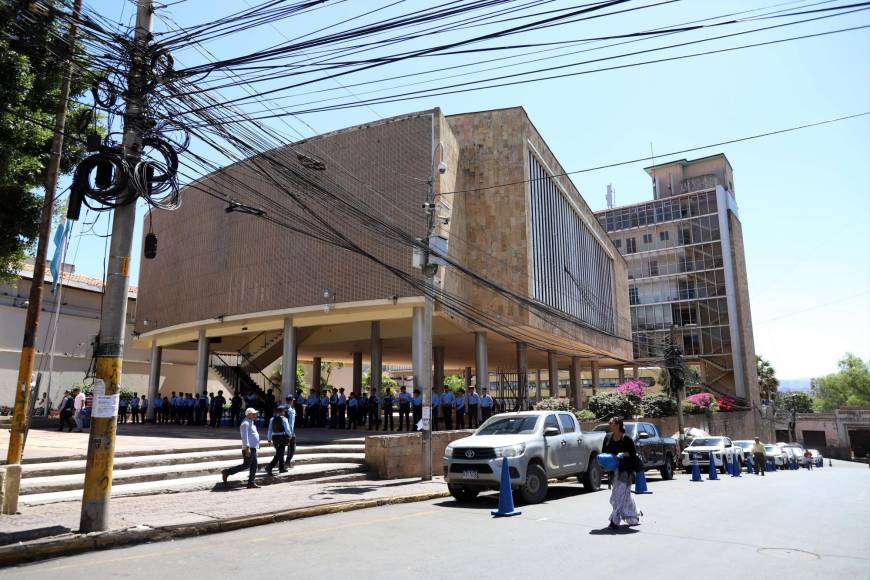 Calles cerradas y fuerte resguardo policial afuera del Congreso para elegir la nueva Corte Suprema de Justicia