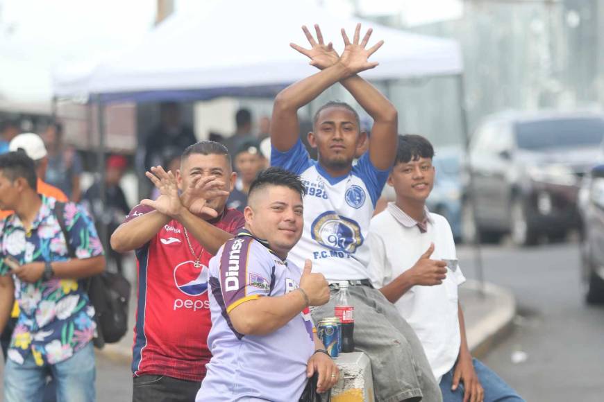 ¡Ambientazo en el Nacional! Motagüenses llenan el “Chelato” Uclés para ver el clásico