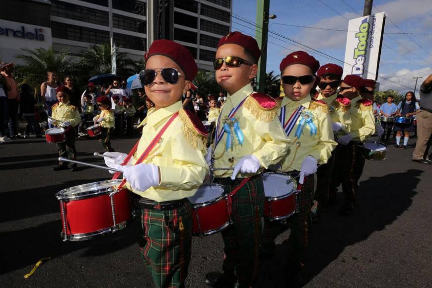 Los mejores cuadros de cadetes y bandas en desfiles patrios de prebásica en la capital