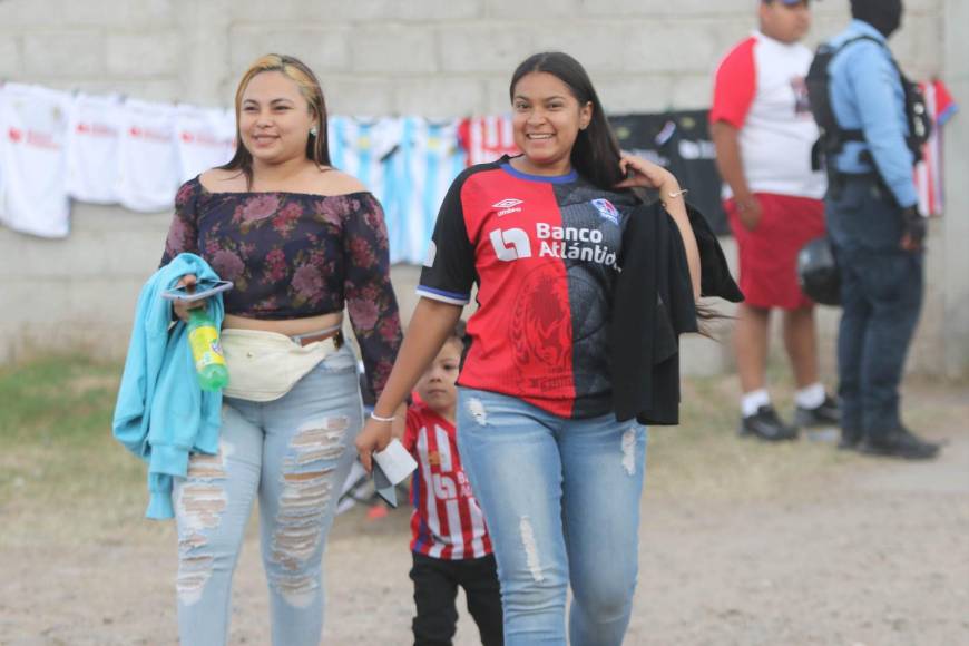 Las bellas aficionadas que llegaron al estadio Carlos Miranda para disfrutar del Olimpia vs Marathón