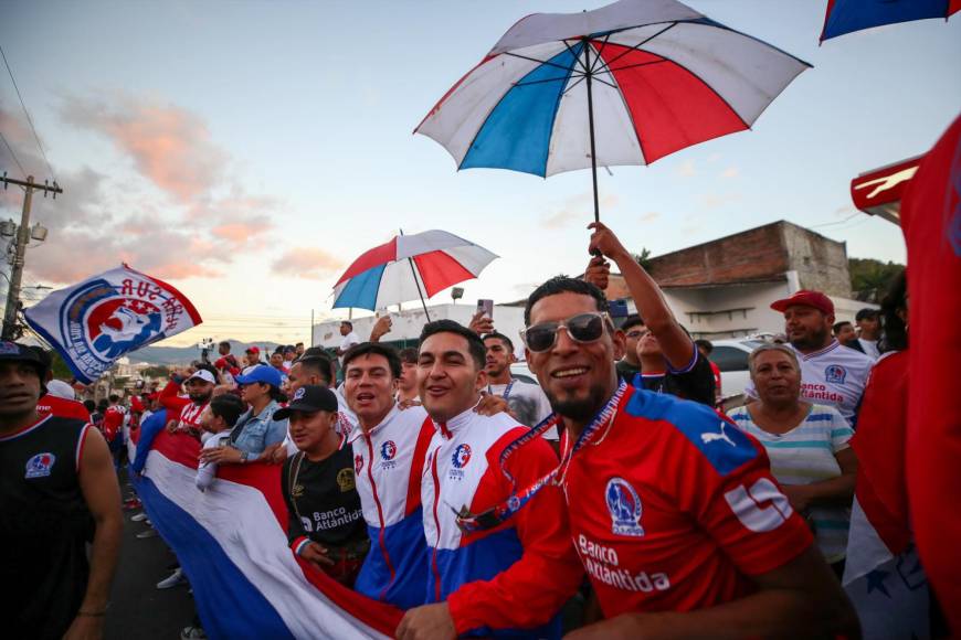 La espectacular llegada de la Ultra Fiel para la Gran Final