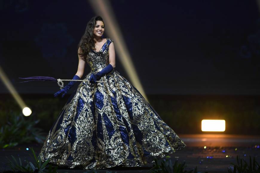 Reinas de belleza apoyan a la hondureña Rebeca Rodríguez en el Miss Universo