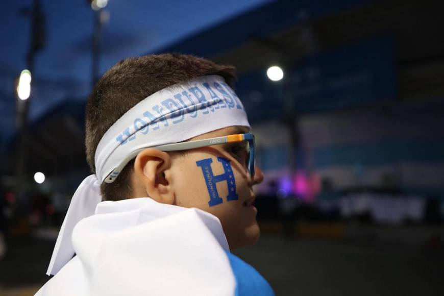 ¡En familia y con toda la emoción! Aficionados llegan al estadio para apoyar a la H