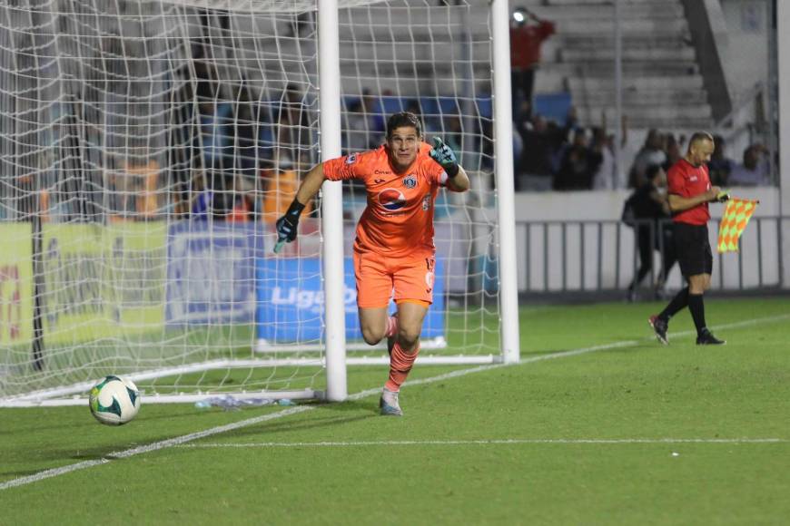 ¡Alegría y llanto! Emotivo festejo de Rougier al clasificar Motagua a semis