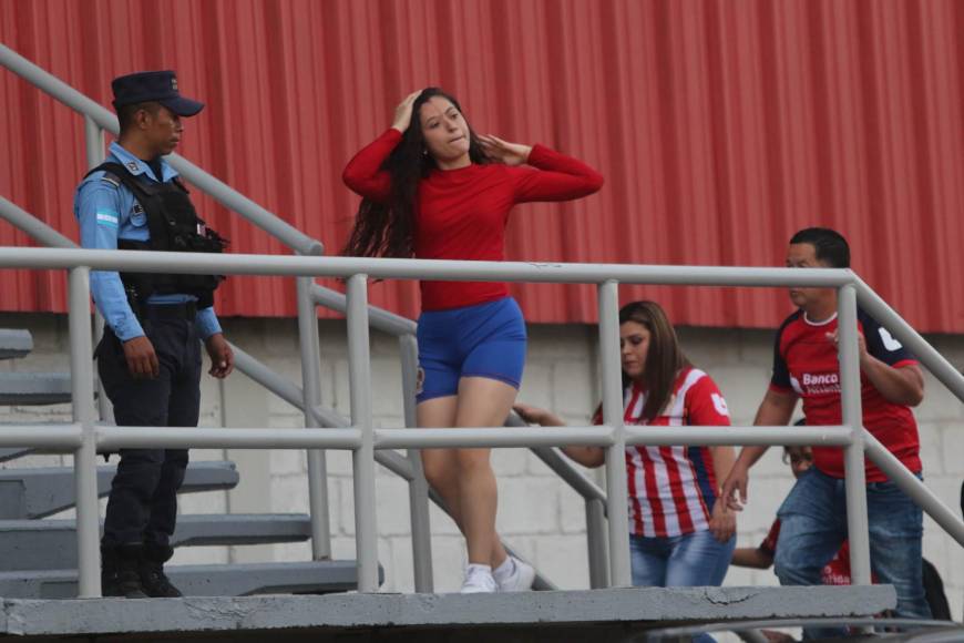 Las bellas aficionadas que llegaron al estadio Carlos Miranda para disfrutar del Olimpia vs Marathón