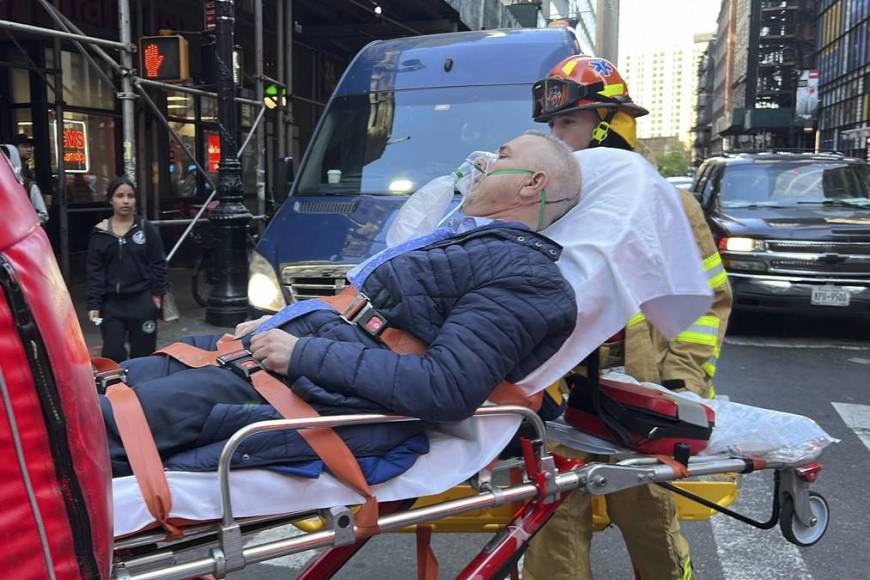 Lo que se sabe del colapso de un edificio de estacionamiento en Manhattan