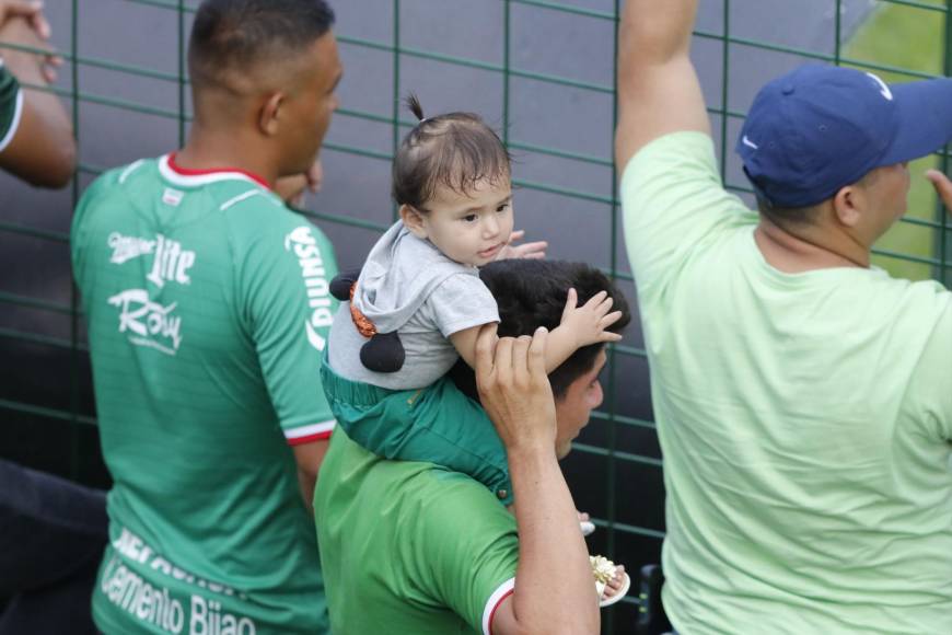 Zafarrancho y bellas mujeres inundan el Yankel : No se vio en TV del Marathón vs. Motagua