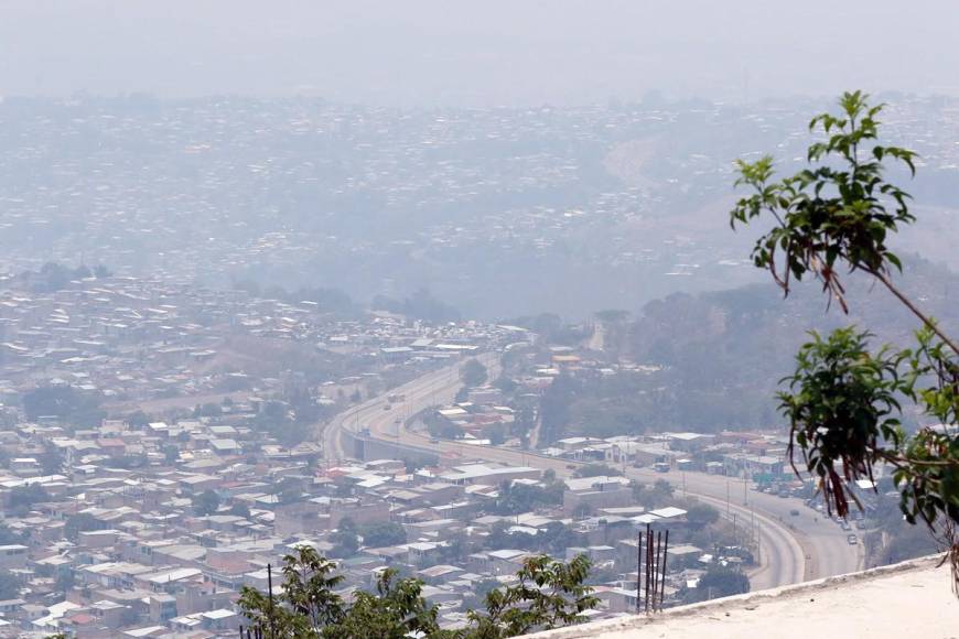 Así luce Tegucigalpa este sábado por la capa de humo