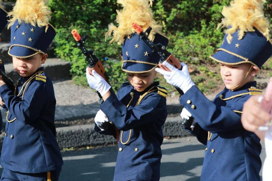 Los mejores cuadros de cadetes y bandas en desfiles patrios de prebásica en la capital