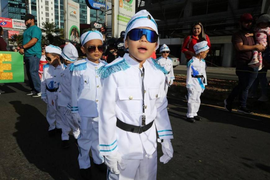 Los mejores cuadros de cadetes y bandas en desfiles patrios de prebásica en la capital