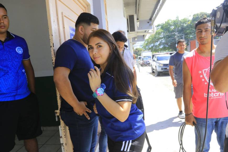 Hermosas mujeres se roban el espectáculo en el Victoria-Olimpia en La Ceiba