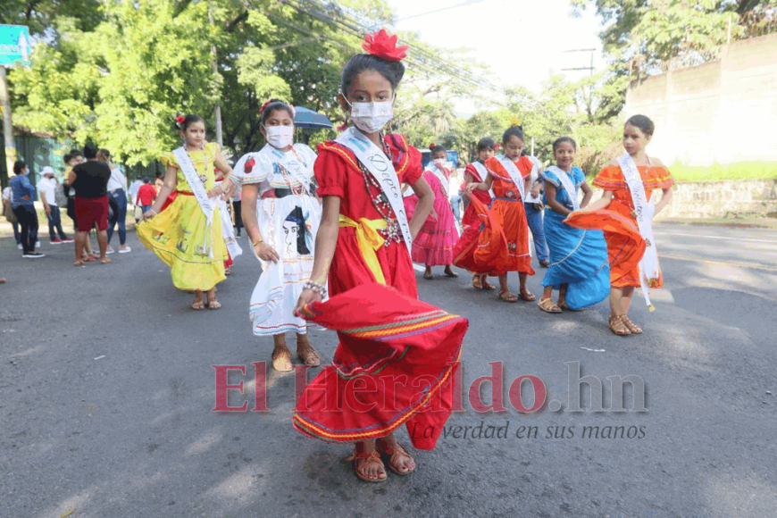 FOTOS: Fervor cívico y actos culturales de escolares en calles capitalinas