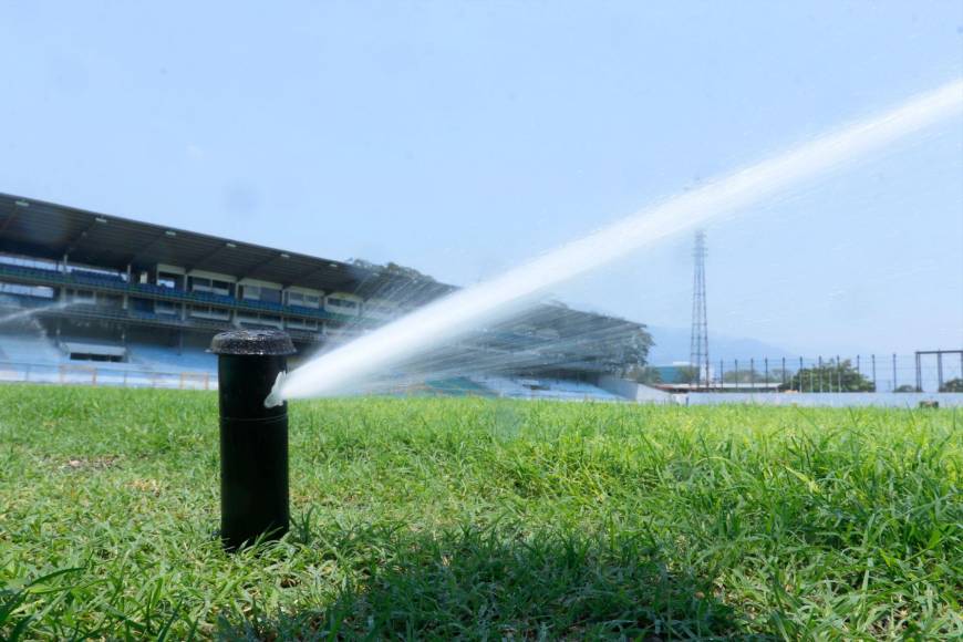 Cancha del estadio Morazán ya casi está lista, ahora pulen camerinos y gradería