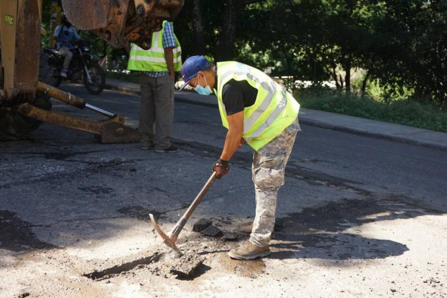 Siguen trabajos de bacheo en tres puntos del anillo periférico