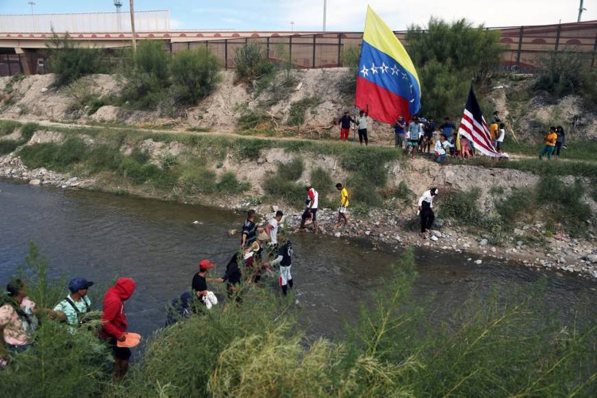 “¡Déjenos entrar, queremos trabajar!”: lanzan balas de goma a migrantes en la frontera de México