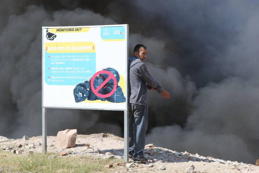 Las impactantes imágenes que dejó el incendio de una zacatera en la capital