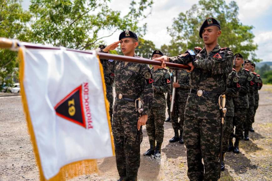 Develan busto en honor al zar antidrogas Julián Arístides González