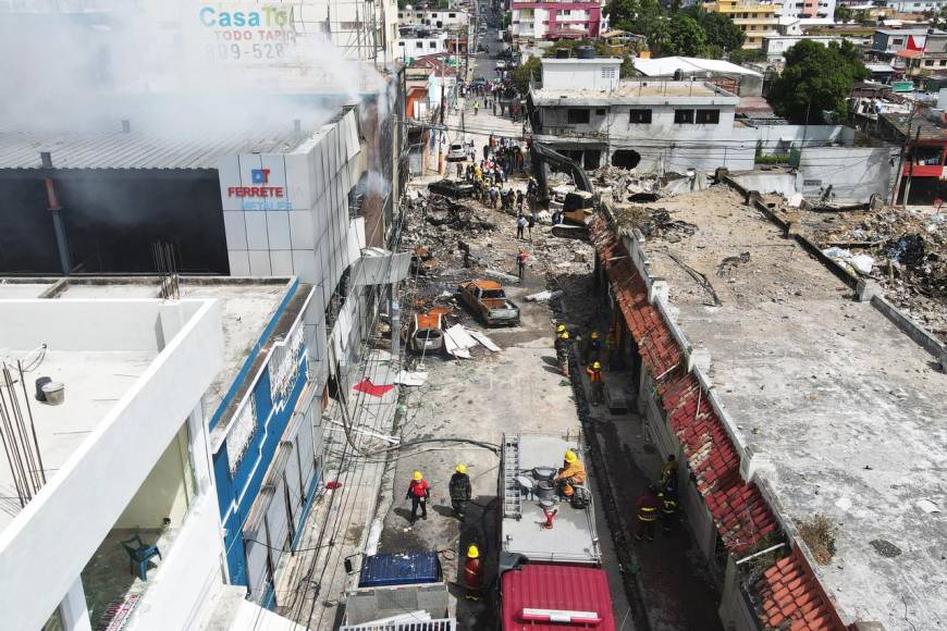 ¡Zona cero! 10 muertos y unos 11 desaparecidos en explosión de zona comercial en República Dominicana