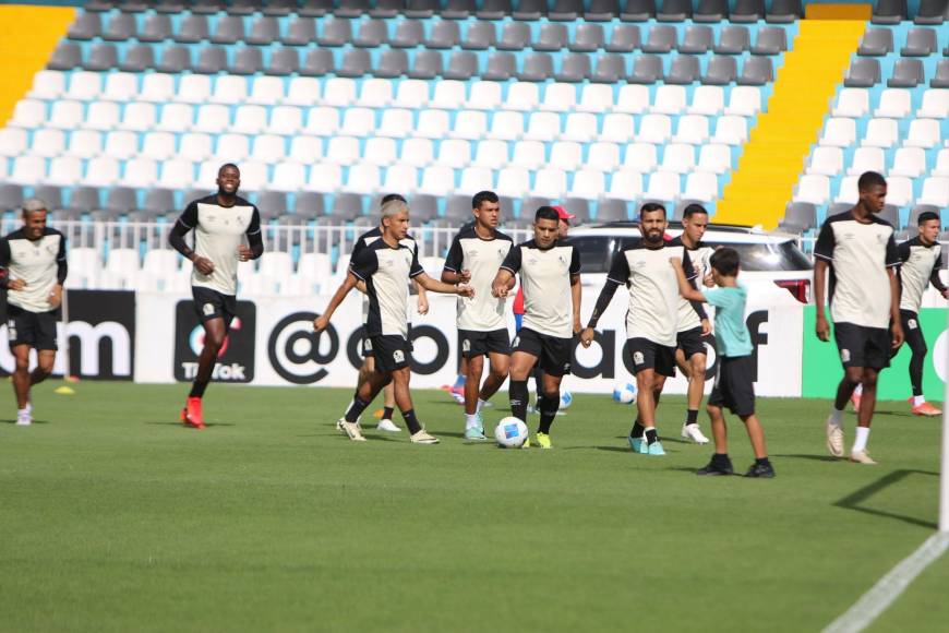 Olimpia realizó su último entreno previo al duelo ante CAI en el Nacional: Con bajas