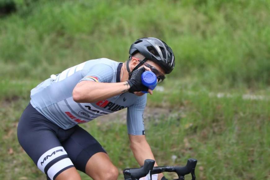 Adrenalina a tope en la categoría Élite de la Vuelta Ciclística; Luis López busca el bicampeonato