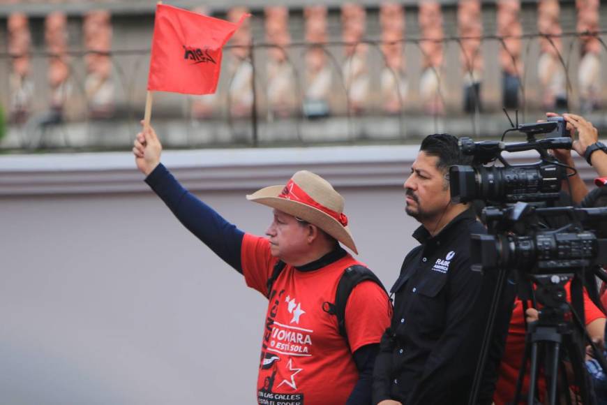 Marcha de Libre se estaciona afuera del Congreso Nacional