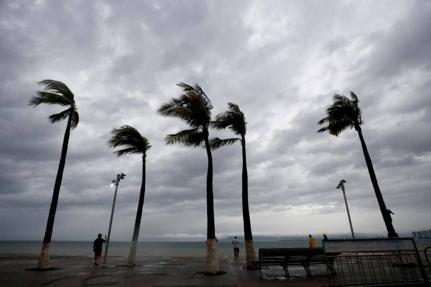 Muertes, inundaciones y destrozos deja Lidia a su paso por México