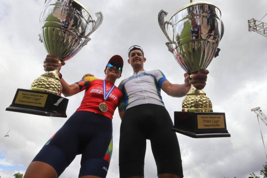 Así disfrutaron la premiación los campeones de la Vuelta Ciclística 2023