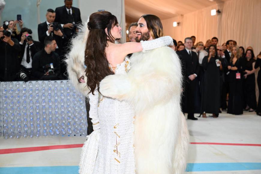 ”¿Quién es este?”: Jared Leto se robó las miradas en la Met Gala