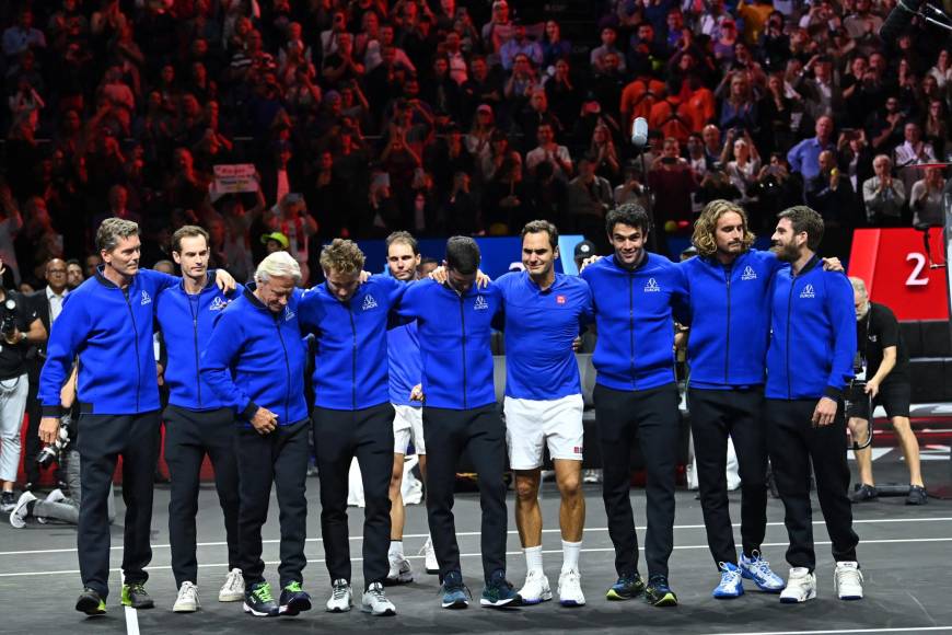 El rey se despidió como un caballero: Federer se enfrentó a su último juego acompañado de Nadal, su eterno rival