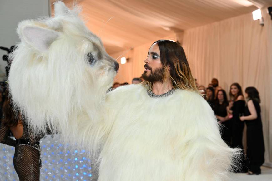 ”¿Quién es este?”: Jared Leto se robó las miradas en la Met Gala