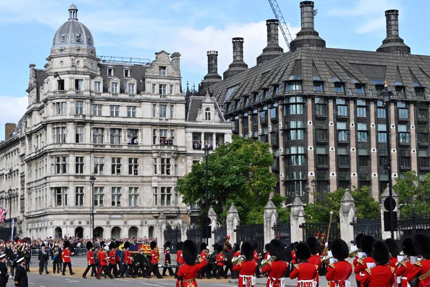 Londres inicia el multitudinario adiós para la reina Isabel II