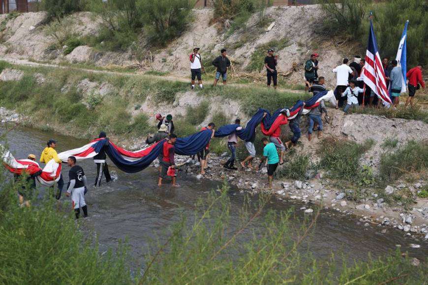 “¡Déjenos entrar, queremos trabajar!”: lanzan balas de goma a migrantes en la frontera de México