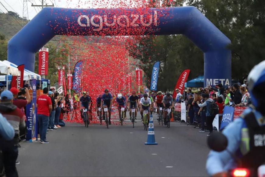 Así arrancó la undécima Vuelta Ciclística de El Heraldo