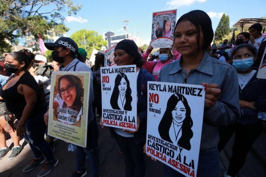 Música, disfraces y pancartas en instalación de la segunda legislatura