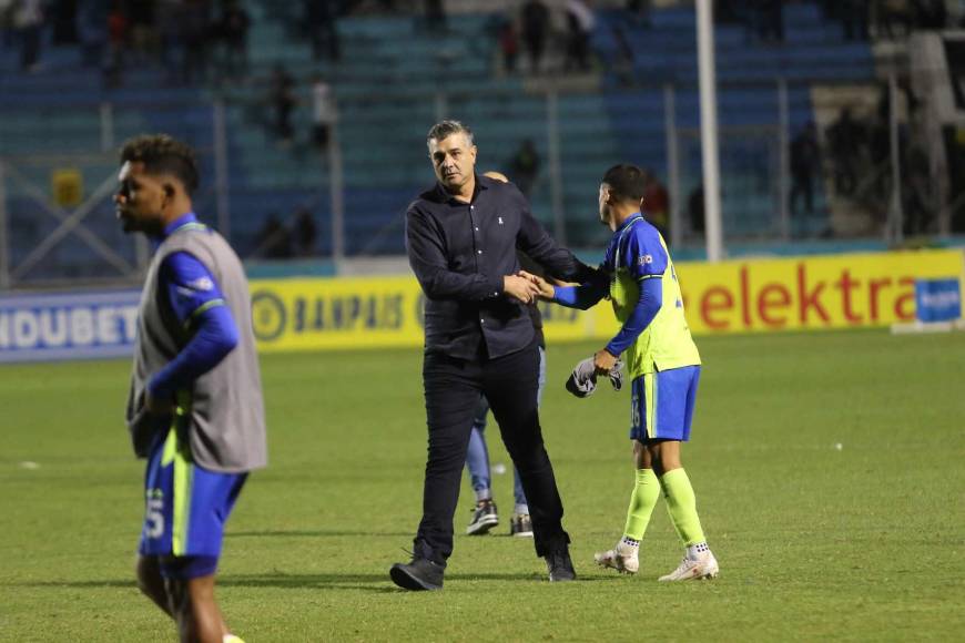 ¡Alegría y llanto! Emotivo festejo de Rougier al clasificar Motagua a semis