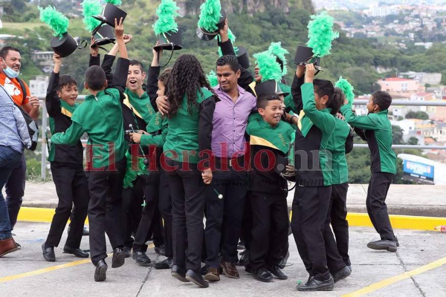 Así se realizó la guerra de bandas de la UTH (FOTOS)