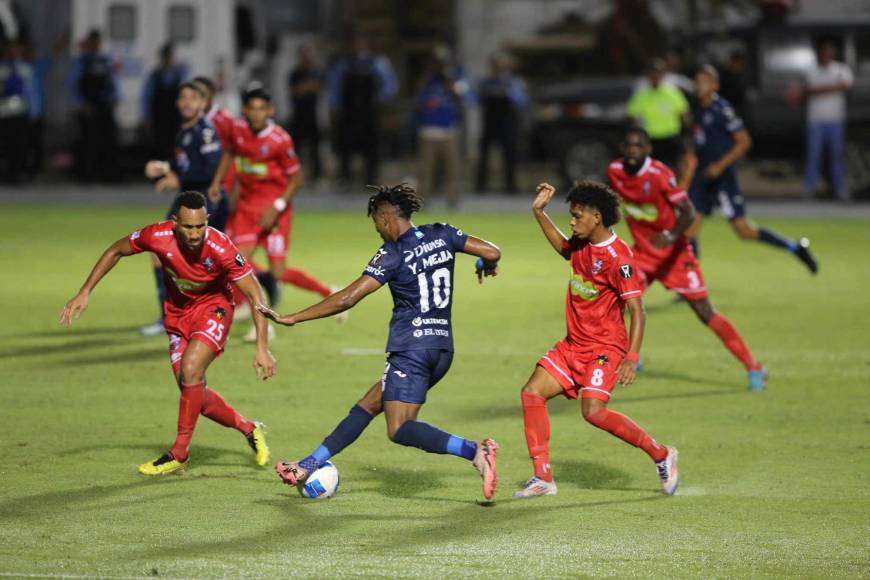 Auzmendi manda beso a su novia en las gradas y la fiesta de Motagua en el Nacional