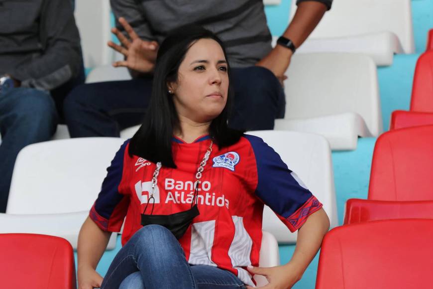 ¡El olimpismo cumplió! Así es el espectacular ambiente dentro del Nacional durante la final Olimpia-Alajuelense