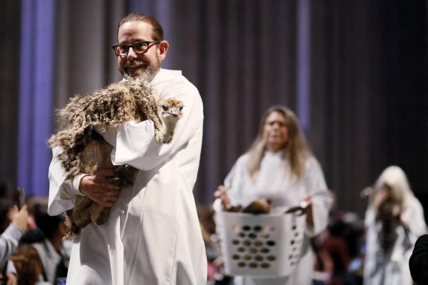 Inusual y llena de alegría: así fue la bendición de mascotas en Nueva York