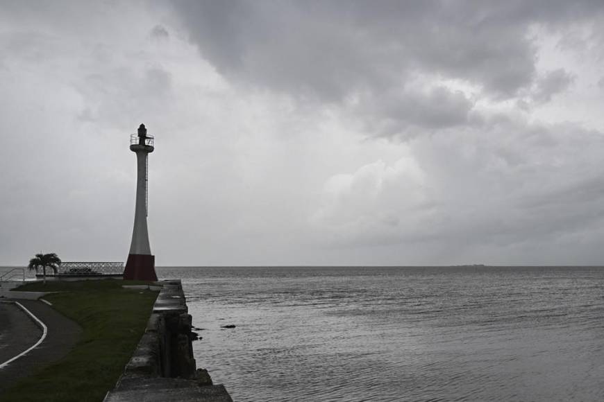 Inundaciones, casas sin techos y sin energía eléctrica dejó Lisa a su paso por Belice