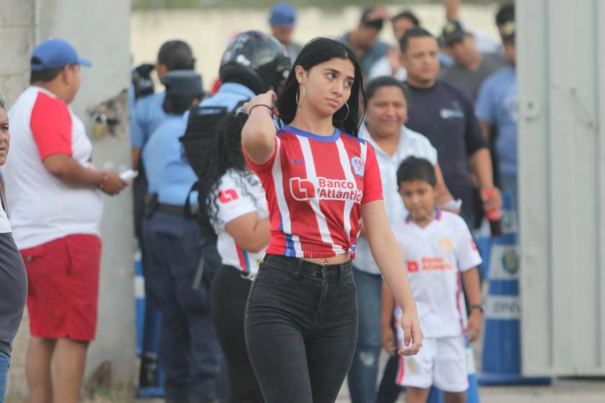 Las bellas aficionadas que llegaron al estadio Carlos Miranda para disfrutar del Olimpia vs Marathón