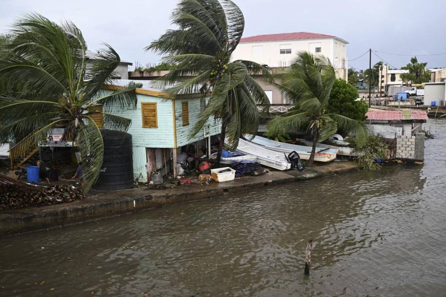 Inundaciones, casas sin techos y sin energía eléctrica dejó Lisa a su paso por Belice