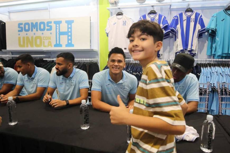 Seleccionados de Honduras se dejan querer por aficionados previo a juego ante Jamaica